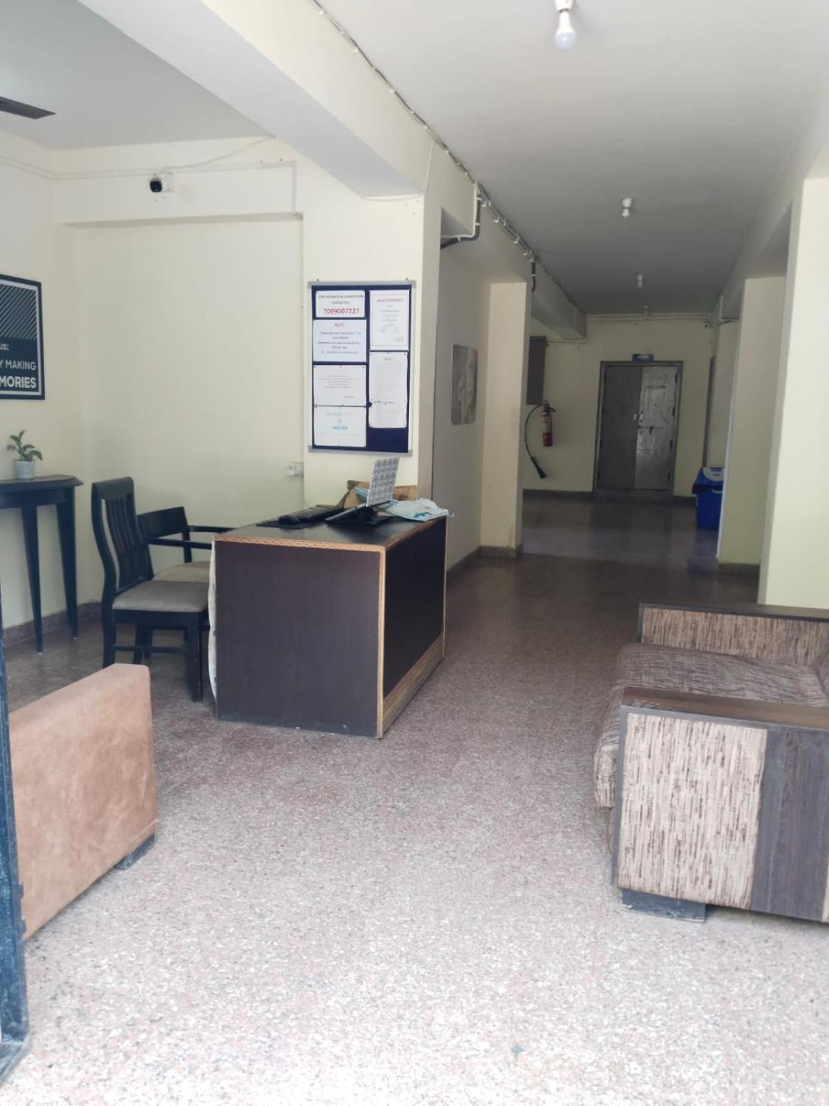 Abuzz Oxfordcaps Chanakya Hostel Szolan Kültér fotó