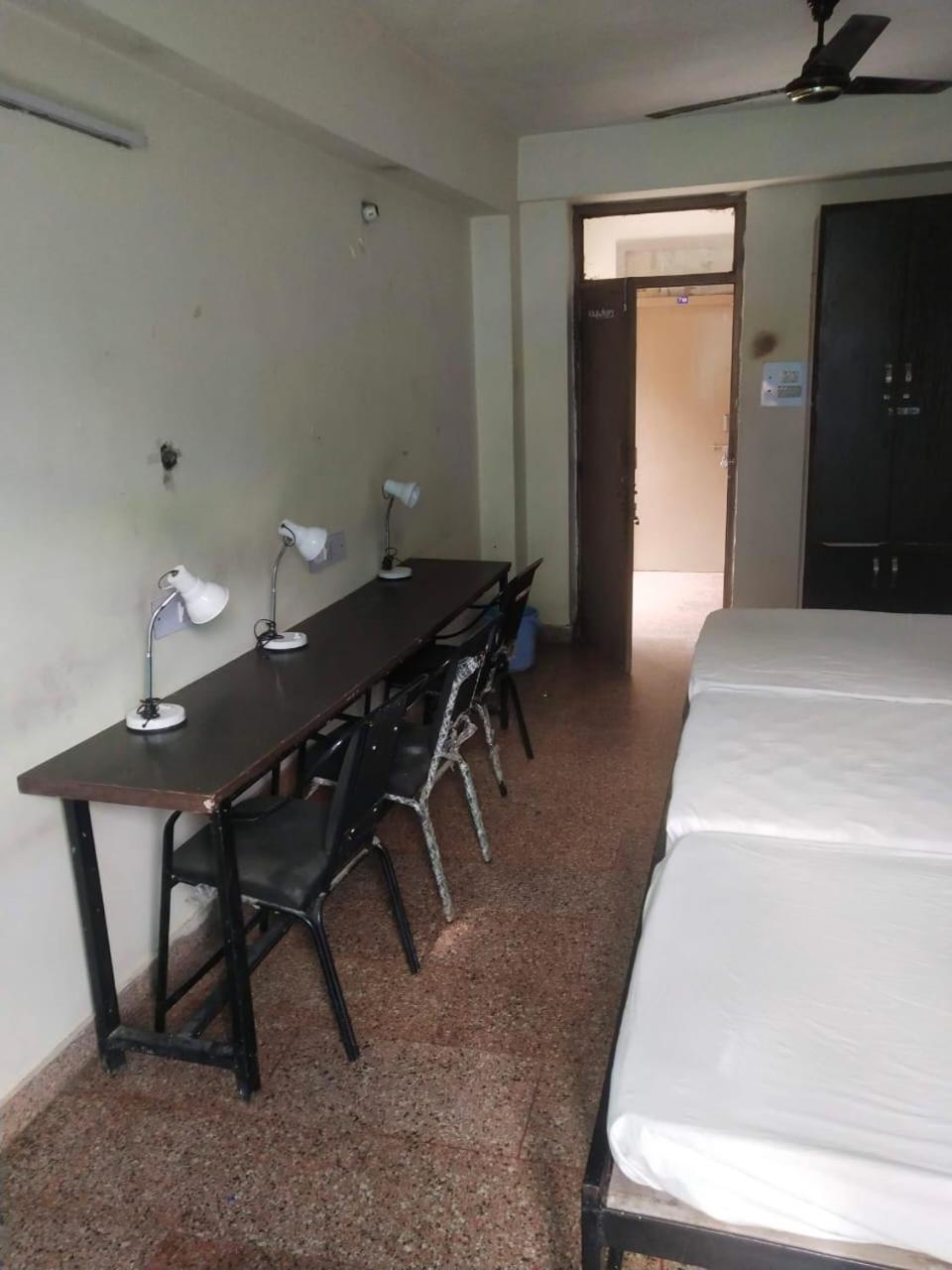 Abuzz Oxfordcaps Chanakya Hostel Szolan Kültér fotó
